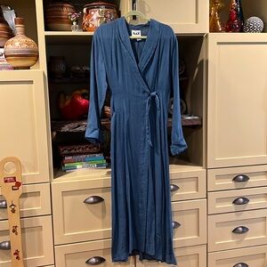 Size M Flax linen robe in a steel blue color.  The linen is a medium weight